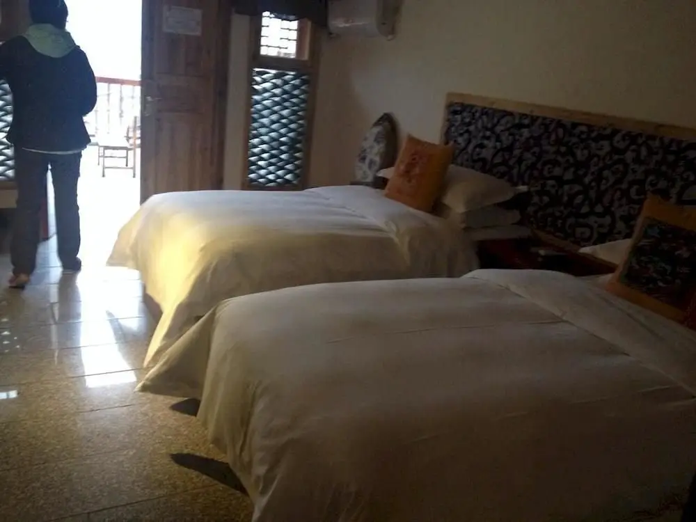 Леишан: Xijiang Huayin Holiday Hotel