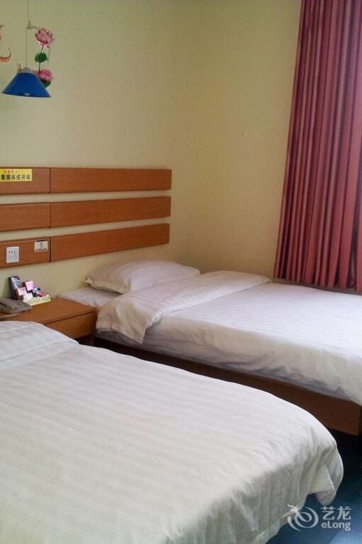 Цзинань: Saifel Business Hotel (Jinan Qilu Hospital Baotu Spring Store)