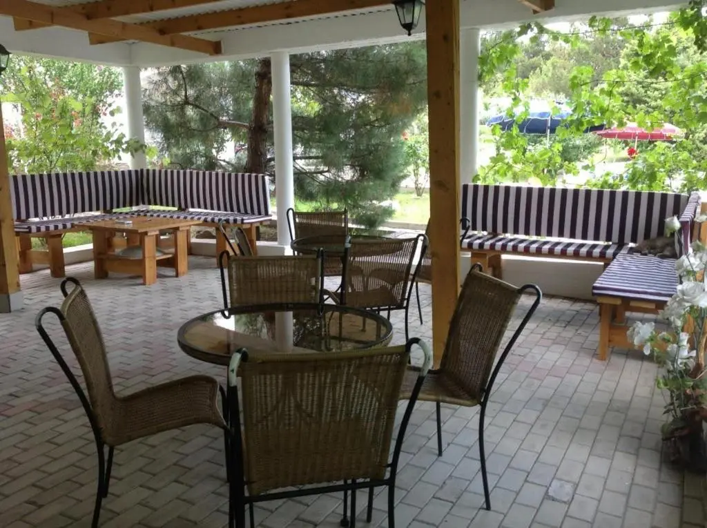 Геленджик: U Treh Roz Guest House