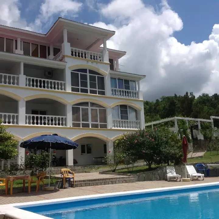 Геленджик: U Treh Roz Guest House