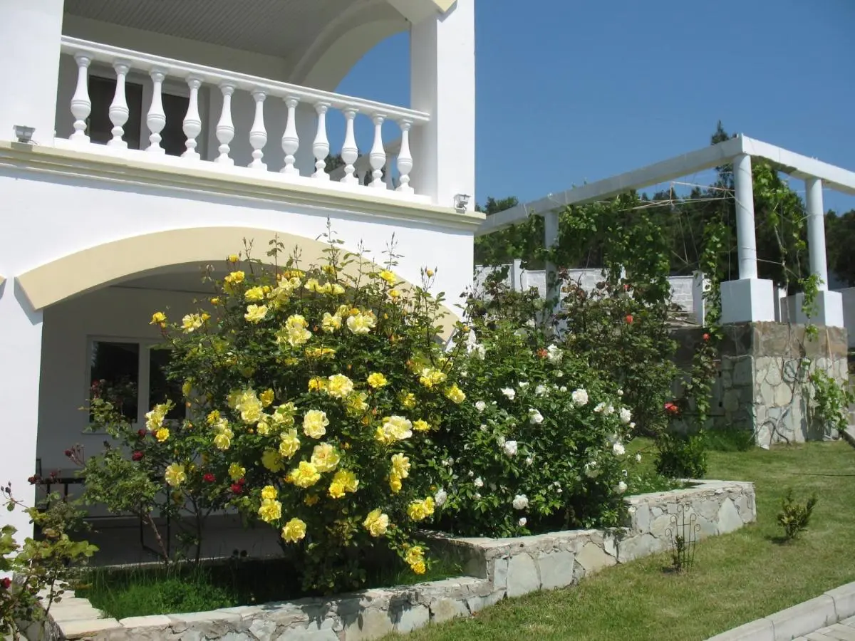 Геленджик: U Treh Roz Guest House