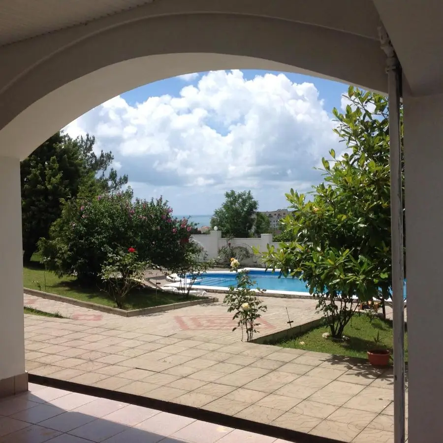 Геленджик: U Treh Roz Guest House