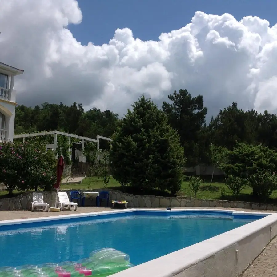 Геленджик: U Treh Roz Guest House