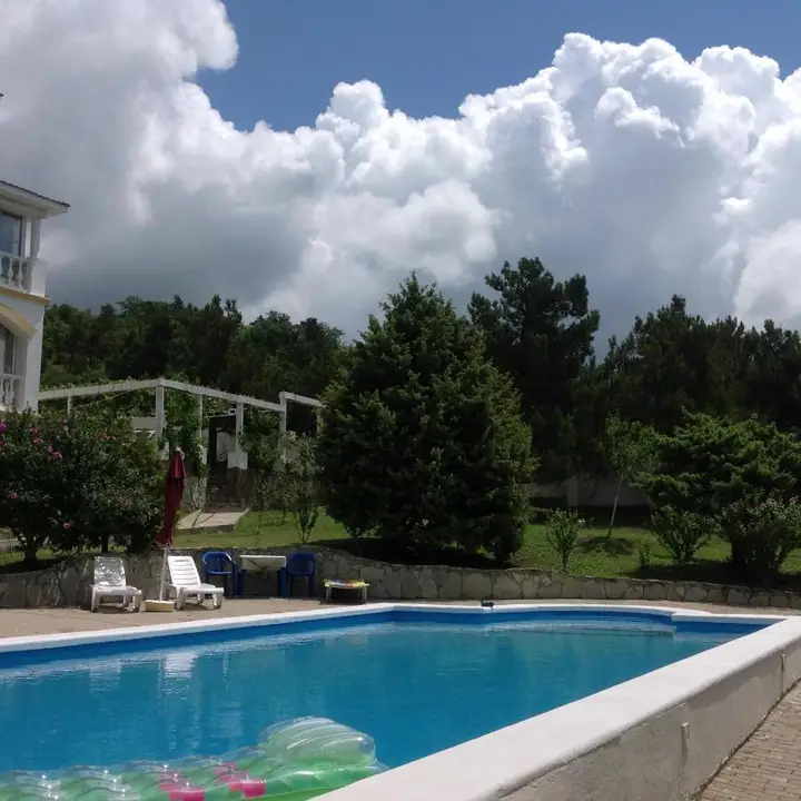 Геленджик: U Treh Roz Guest House