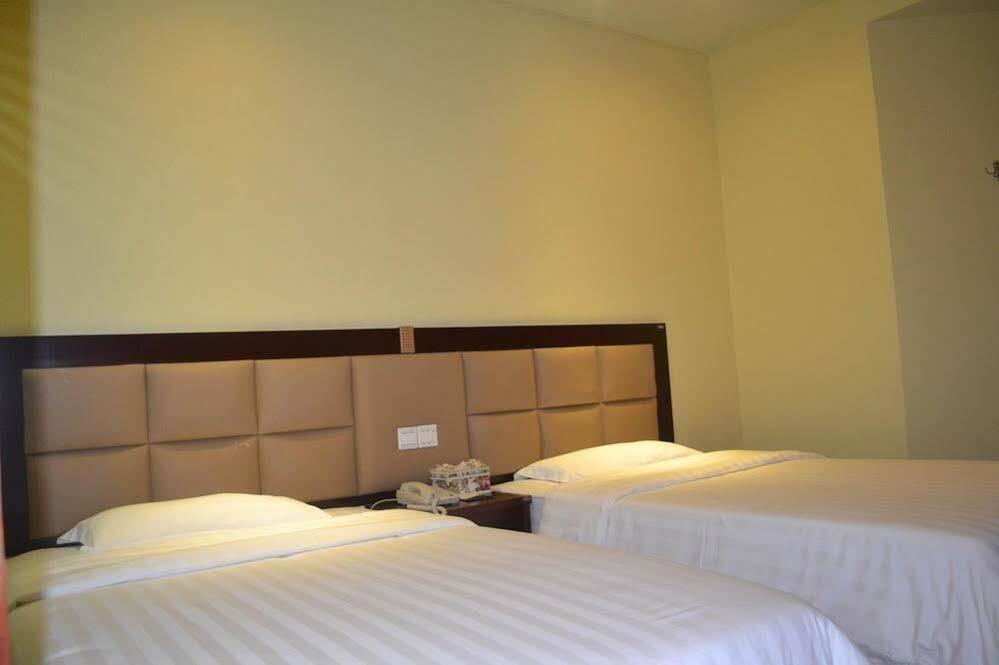 Шэньчжэнь: Home Inn Shenzhen Bao'an South Road