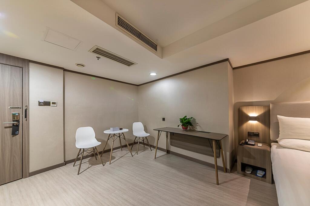 Чунцин: Hanting Hotel Chongqing Jiefangbei Pedestrian Street Center