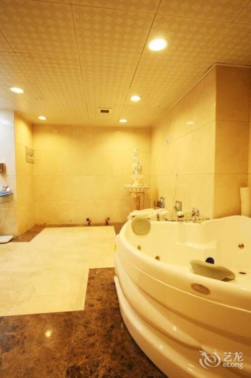 Цзыбо: Century Plaza Qidu Hotel