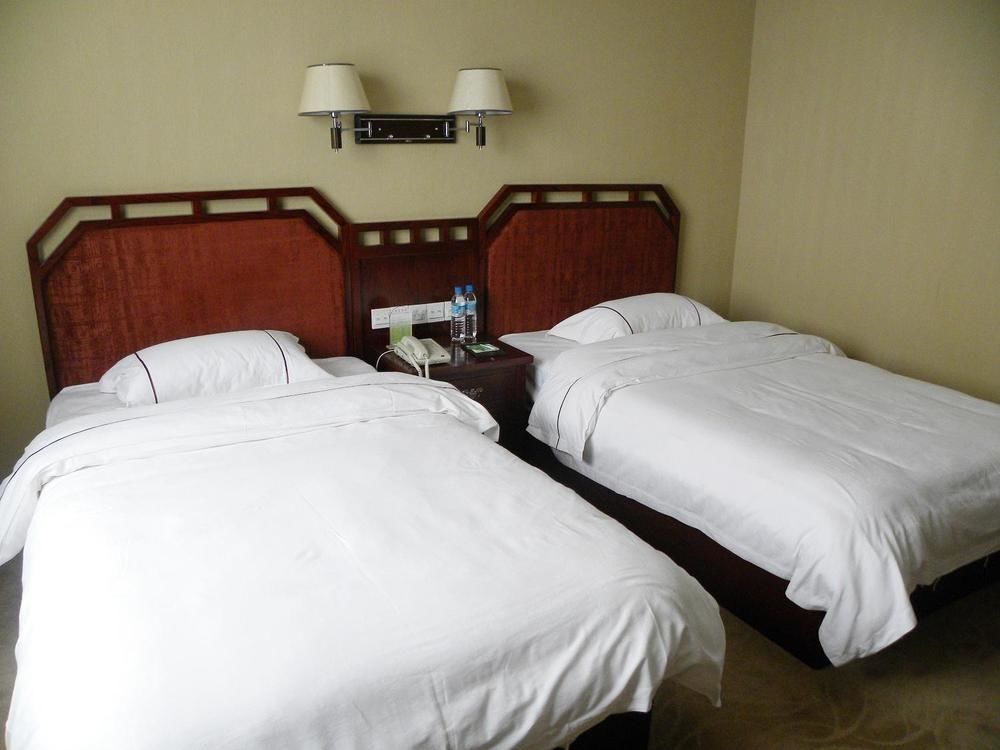 Цзыбо: Century Plaza Qidu Hotel