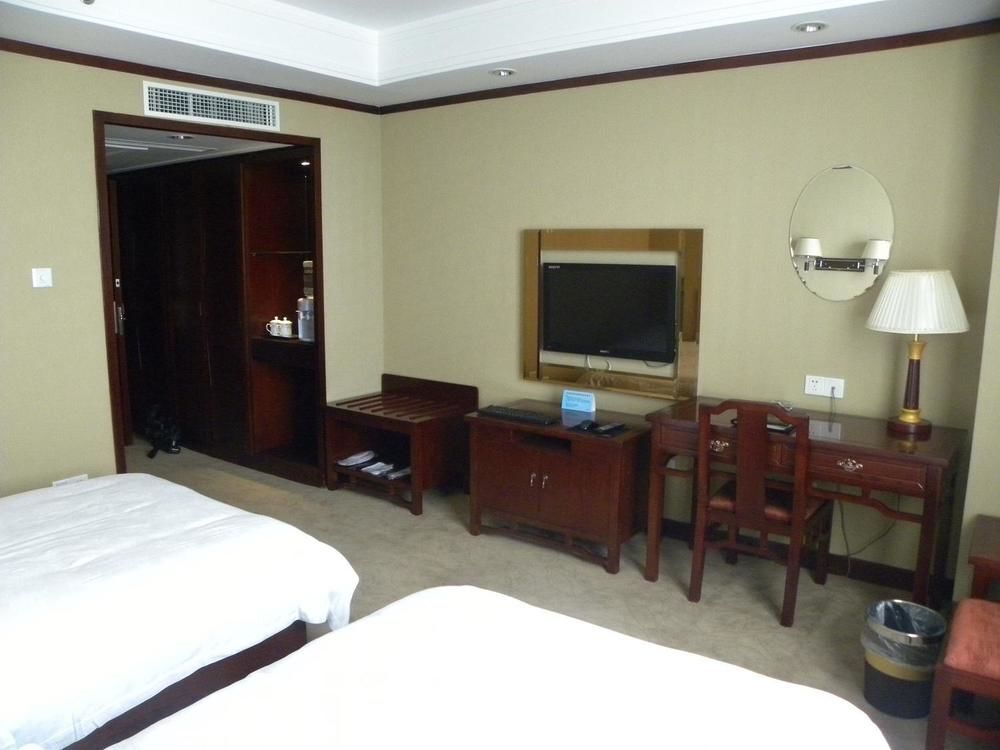 Цзыбо: Century Plaza Qidu Hotel