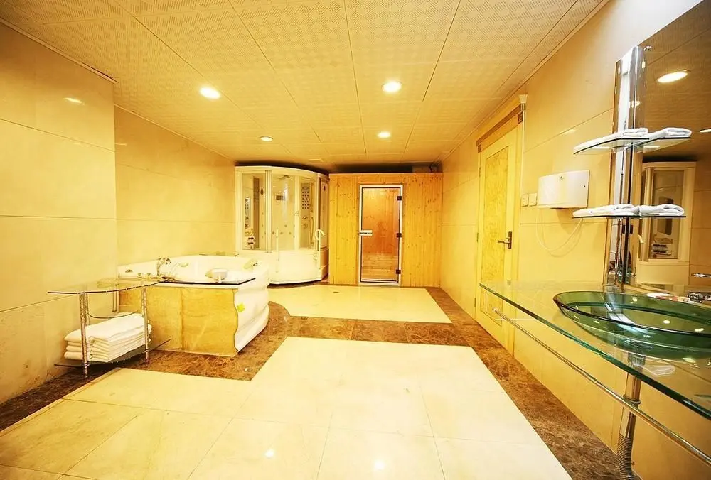 Цзыбо: Century Plaza Qidu Hotel