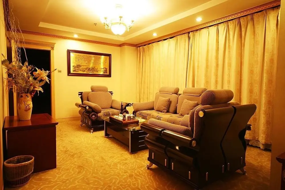 Цзыбо: Century Plaza Qidu Hotel