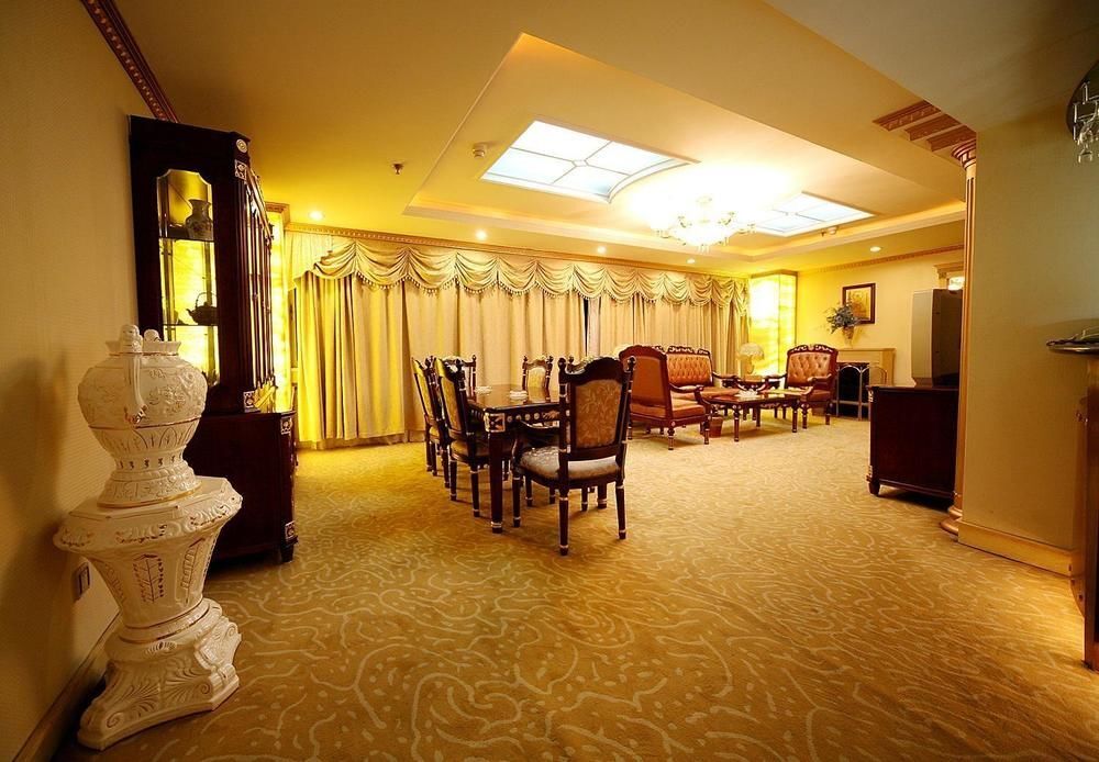 Цзыбо: Century Plaza Qidu Hotel