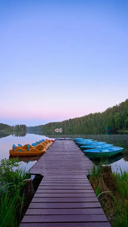 Поляны: Загородный курорт Аврора клуб