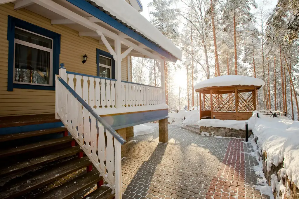 Поляны: Загородный курорт Аврора клуб
