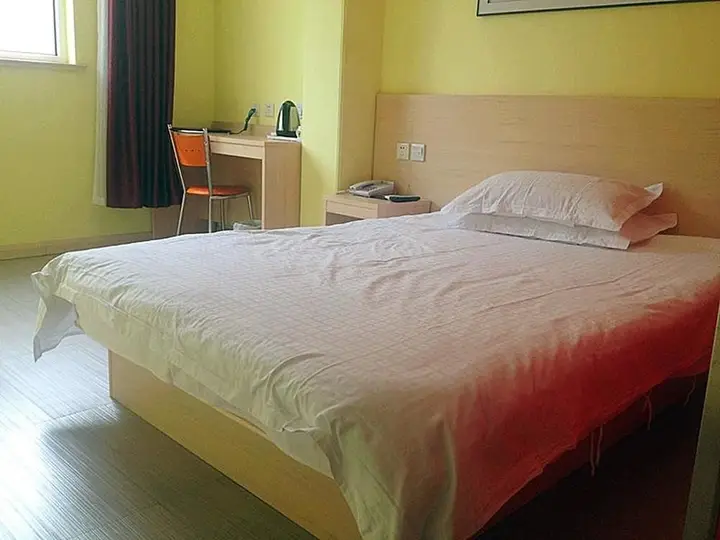Циндао: 华驿酒店(青岛农业大学地铁站店)