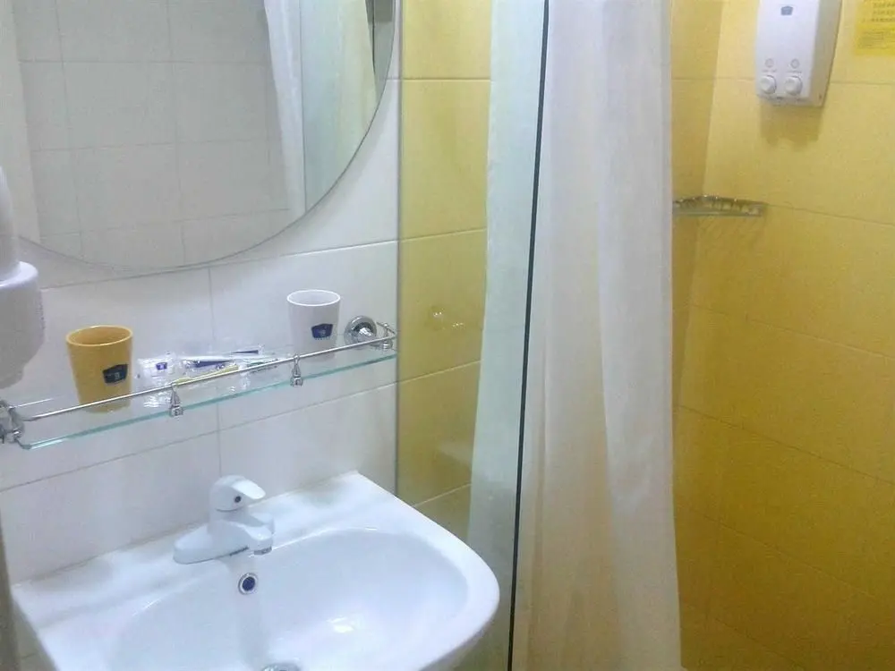Шанхай: Home Inns Shanghai Quyang Business Center Dabaishu Subway Station Bran