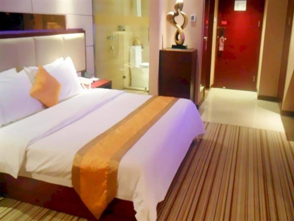 Чжуншань: Pingqian Fashion Business Hotel