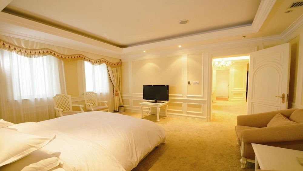 Baolong Garden Hotel — фото 1