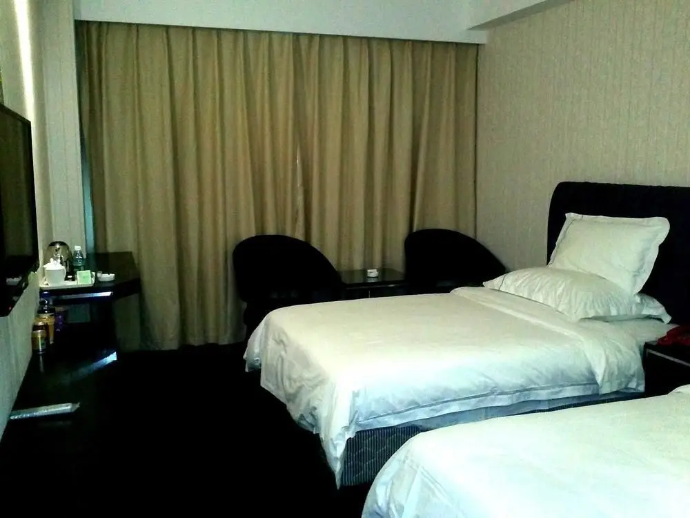 Чэнду: Отель Junyi Hotel Yingmenkou