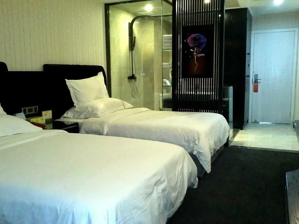 Чэнду: Отель Junyi Hotel Yingmenkou