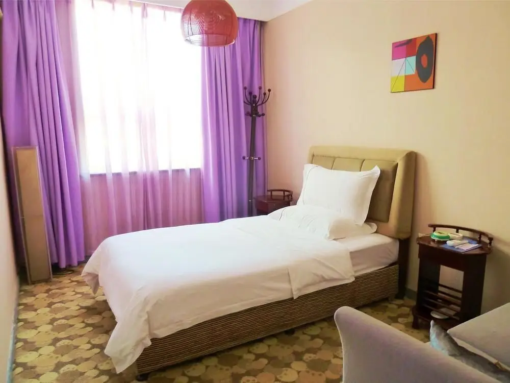 Чэнду: Yijun Hotel