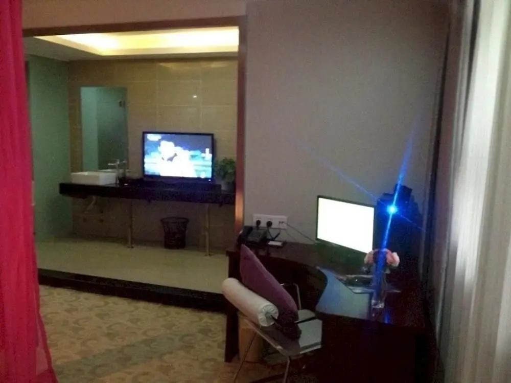 Provence Garden Hotel Wuhan Guanggu Branch — фото 1