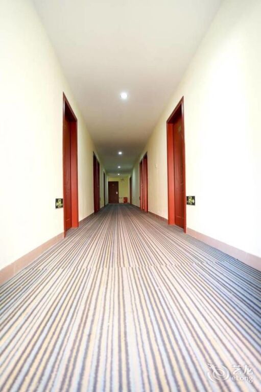 Шэньчжэнь: Shenzhen Shiyan Maolong Business Hotel