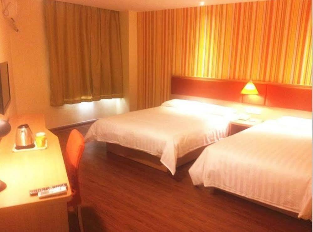 Циндао: Home Inn Qingdao Chongqing South Road Metro Branch