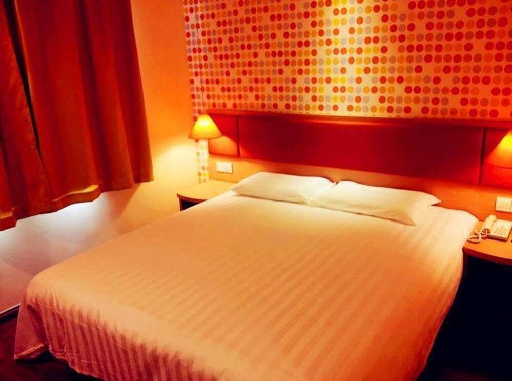 Циндао: Home Inn Qingdao Chongqing South Road Metro Branch