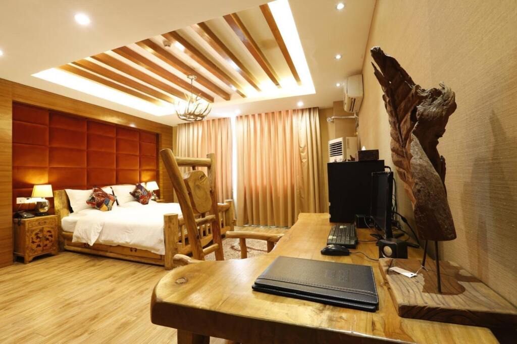 Pufengtang Wooden Art Hotel — фото 1