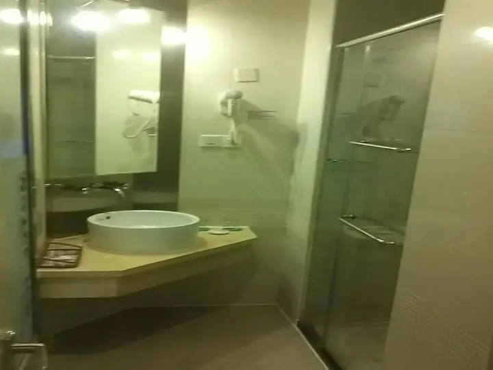 Шанхай: Motel 168 Shanghai Yindu Road Branch