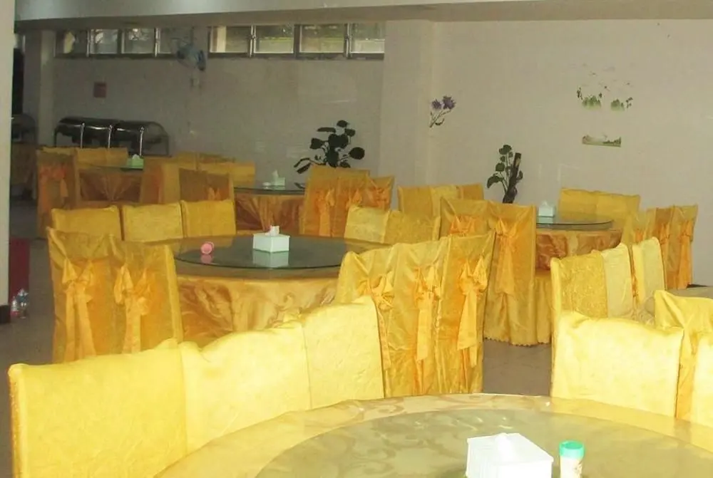 Цзинхун: Xishuangbanna Huixiang Business