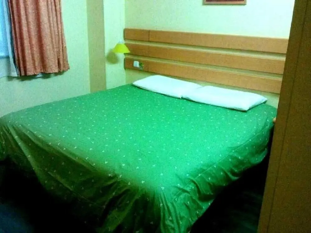 Циндао: Qingdao Home Inn - Central Business District