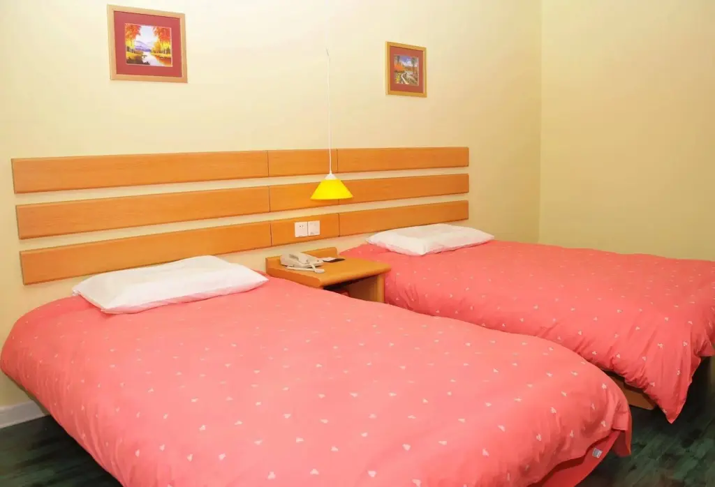 Лаиву: Home Inn