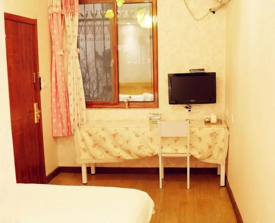 Lingyin Tangchao Hostel — фото 1