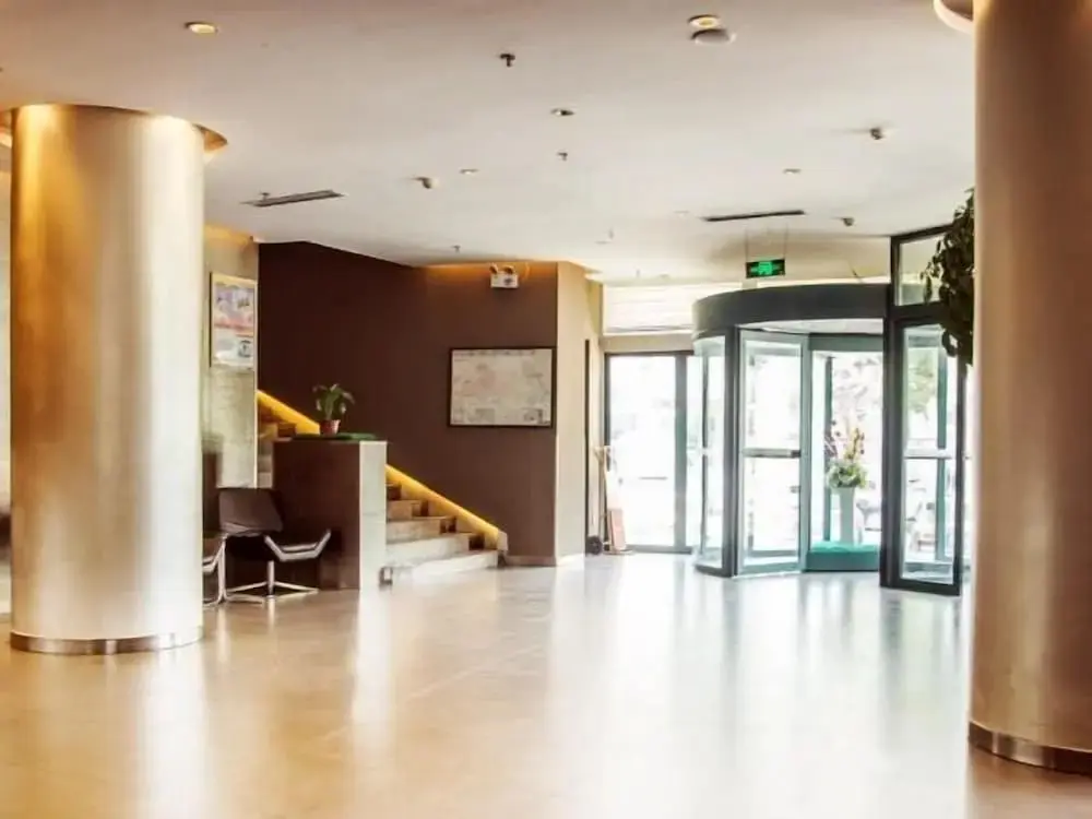 Лаиву: Jinjiang Inn Laiwu Wenyuan East Street