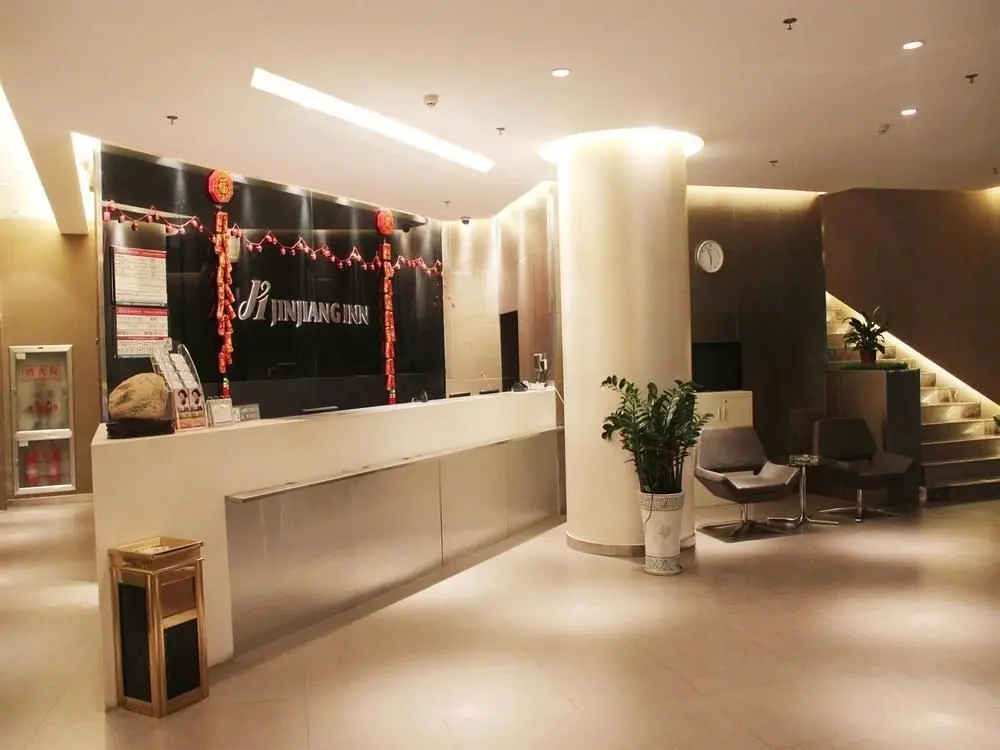 Лаиву: Jinjiang Inn Laiwu Wenyuan East Street