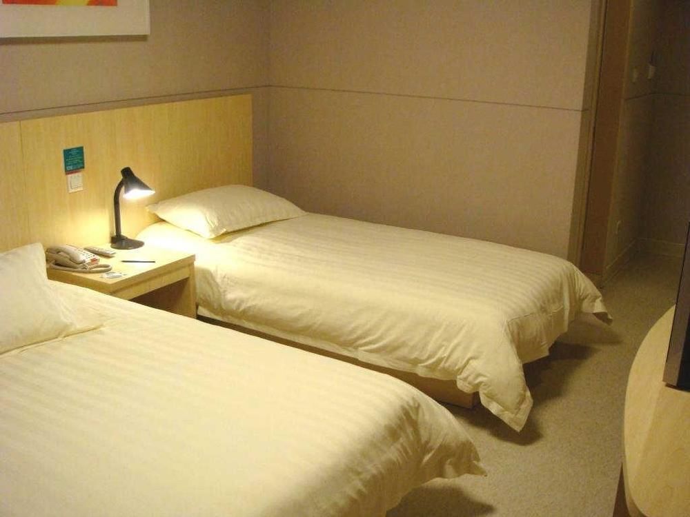 Лаиву: Jinjiang Inn Laiwu Wenyuan East Street