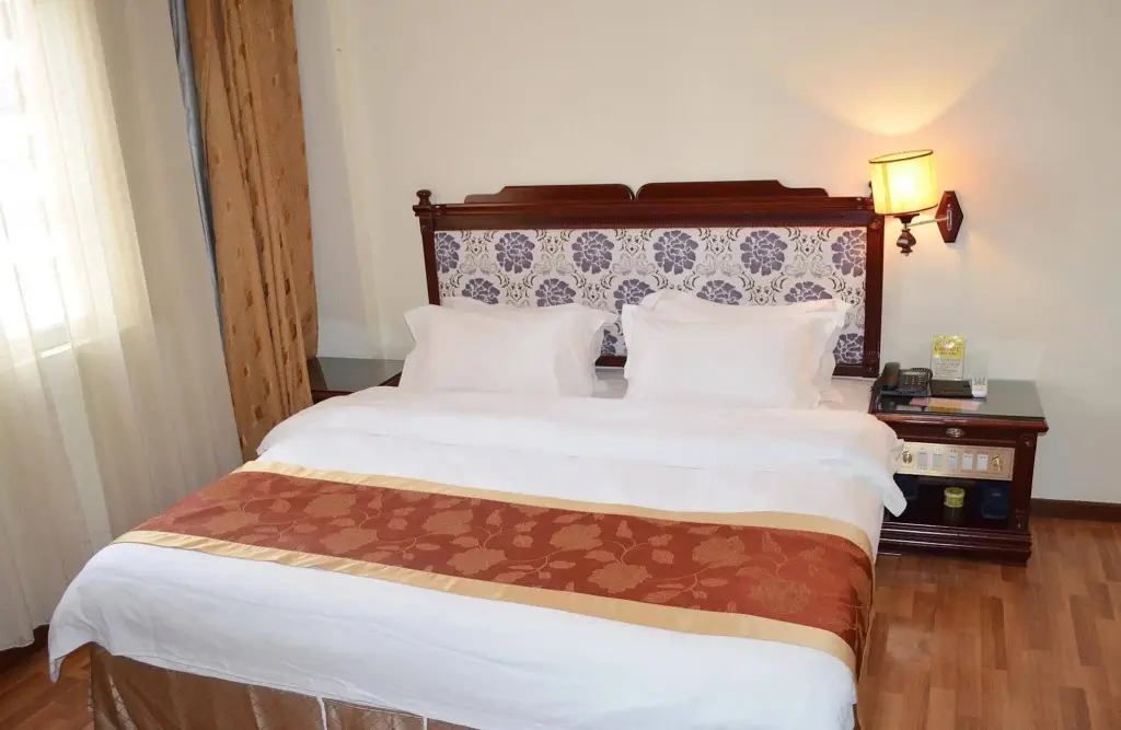 Гуанчжоу: Guangzhou Jiulongcheng Business Hotel