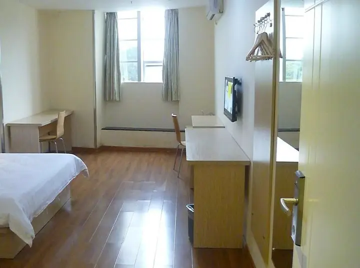 Фошань: Hotel September