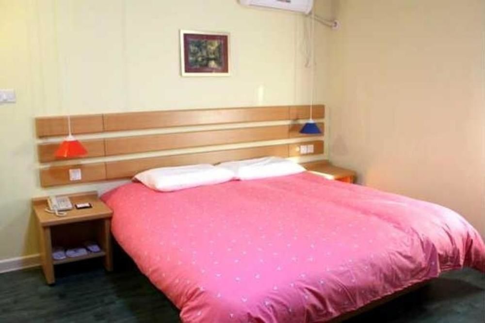 Циндао: Home Inn Qingdao Zhongshan Road Pichaiyuan