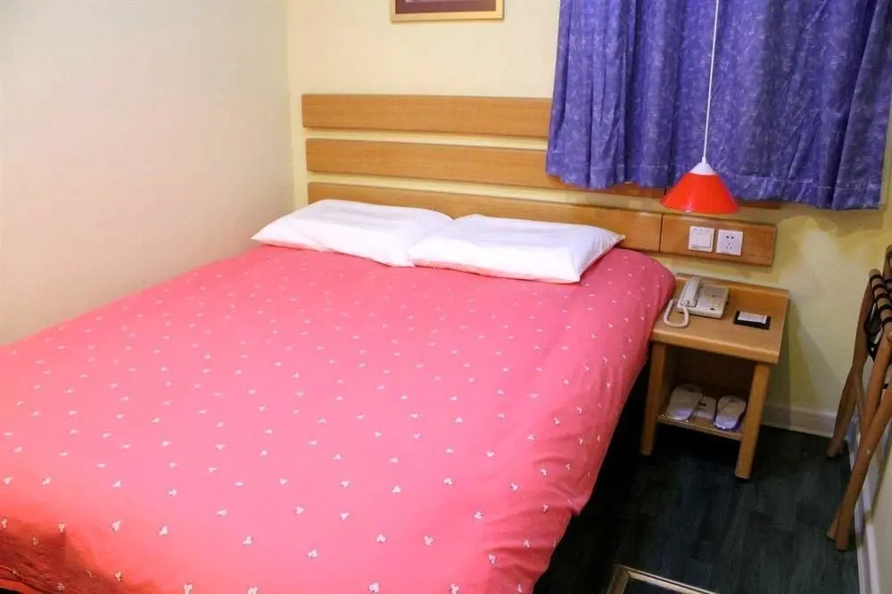 Циндао: Home Inn Qingdao Zhongshan Road Pichaiyuan