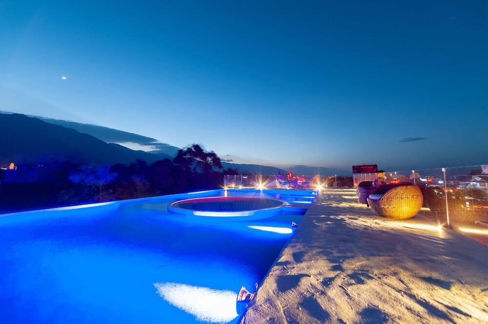 Дали: Crystal Taro Inn Dali