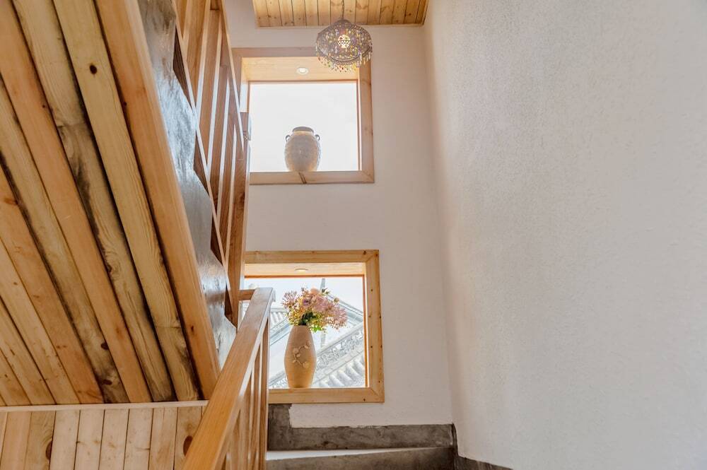 Дали: Crystal Taro Inn Dali