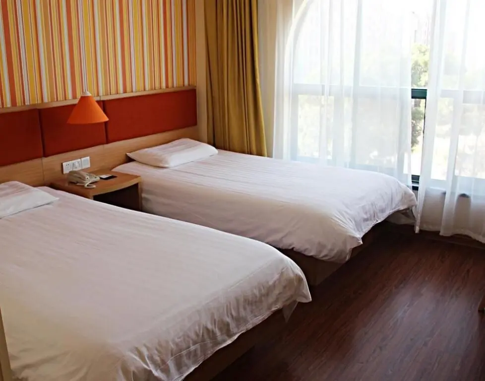 Шанхай: Home Inns Shanghai Eshan Road Branch