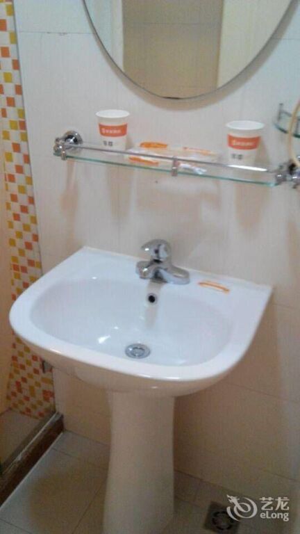 Шанхай: Home Inns Shanghai Eshan Road Branch