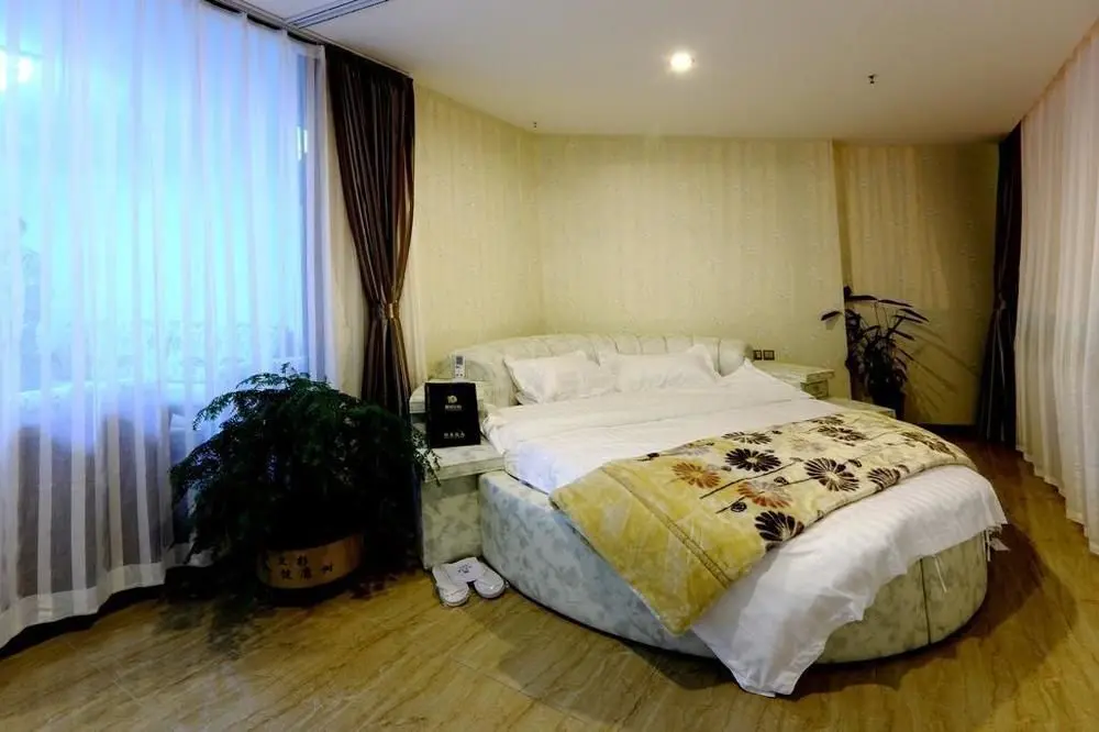 Чэндэ: Chengde Yiyuan Hotel