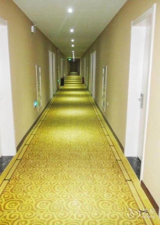 Линьи: Super 8 Hotel