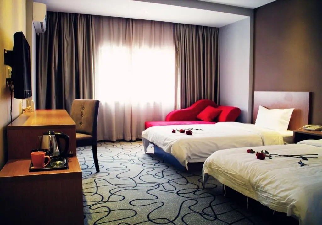 Super 8 Hotel — фото 1
