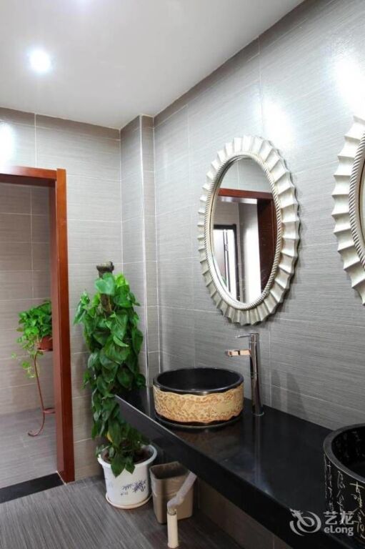 Ухань: Yijia Garden Hotel